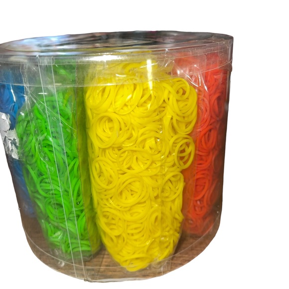 The Beadery Wonder Loom Mega Bucket of Bands with Tool, 8000 Pieces. - Picture 5 of 5